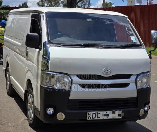 Toyota HiAce 2014 White - thumbnail 2
