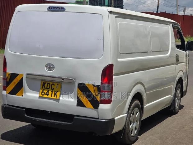 Toyota HiAce 2014 White - thumbnail 3