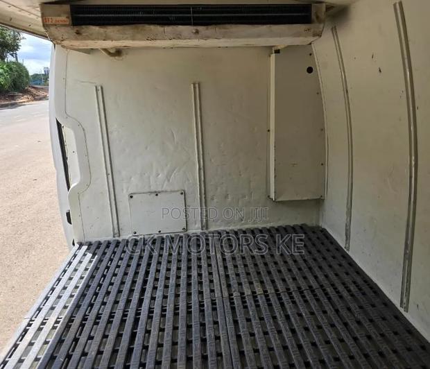 Toyota HiAce 2014 White - thumbnail 6