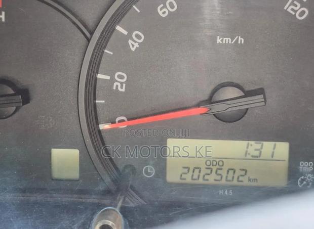 Toyota HiAce 2014 White - thumbnail 7