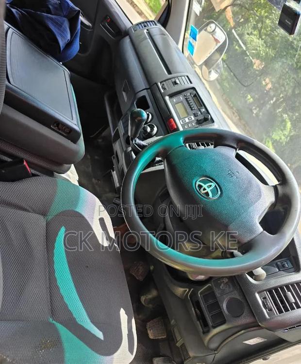 Toyota HiAce 2014 White - thumbnail 8