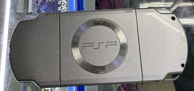 Ex-Uk Chipped PSP 2000 - main view