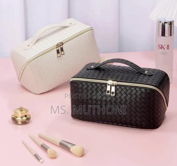 Convenient Woven Texture Cosmetic / Travel / Toiletries Bag - main view