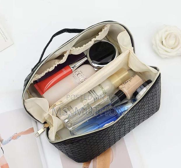 Convenient Woven Texture Cosmetic / Travel / Toiletries Bag - thumbnail 2