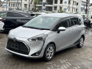 Toyota Sienta 1.5 FWD 2019 Silver