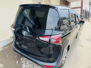 Toyota Sienta 1.5 FWD 2019 Black