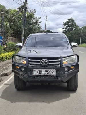 Toyota Hilux 2016 Gray
