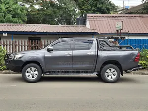 Toyota Hilux 2016 Gray
