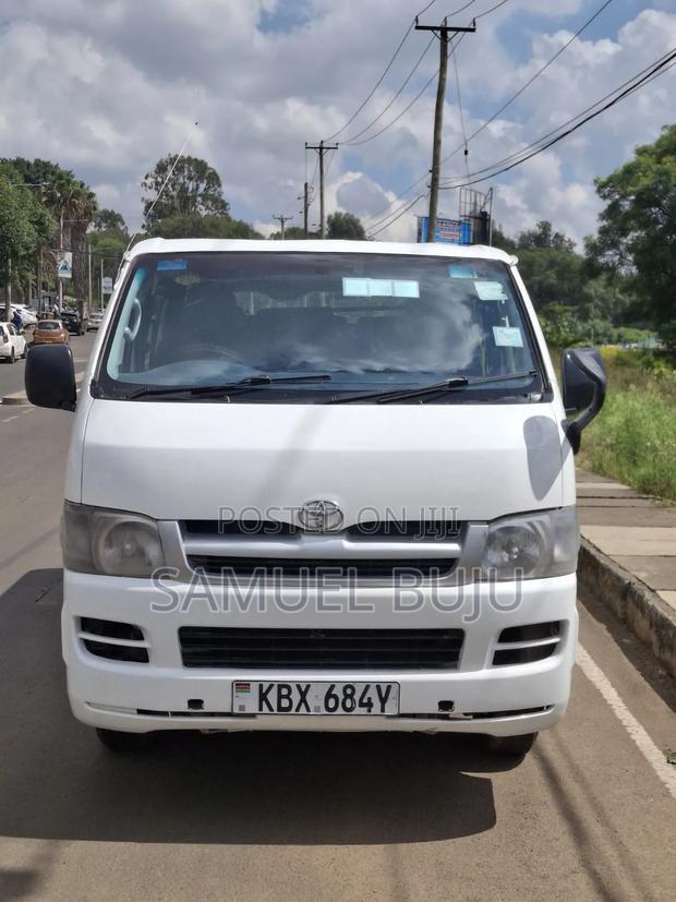 Toyota HiAce 2006 White