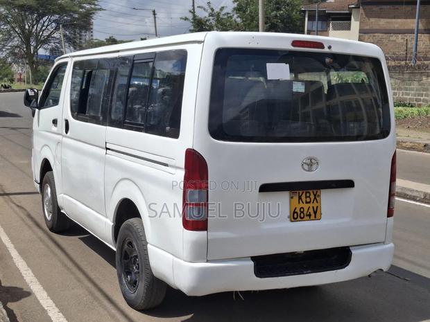 Toyota HiAce 2006 White - thumbnail 4