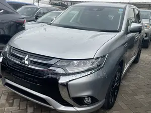 Mitsubishi Outlander 2.0 PHEV AWD 2018 Silver