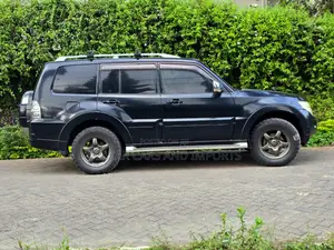 Mitsubishi Pajero 3.0 2011 Black