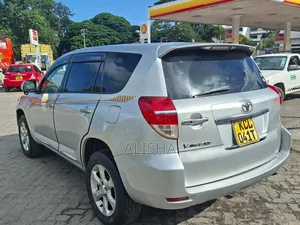 Toyota Vanguard 2010 Silver