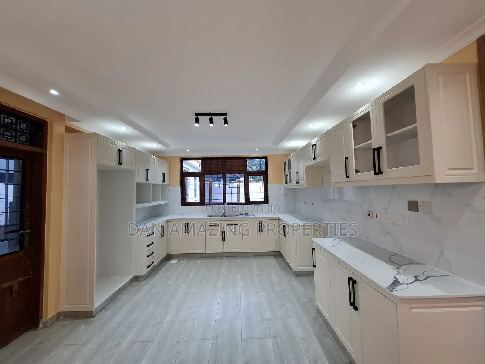 5bdrm Mansion in Kikuyu On 1/4 Acre, Muguga for rent