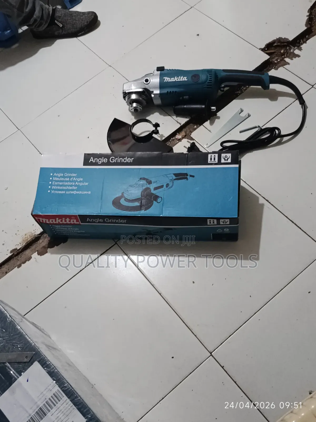 Makita Grinder 9inch