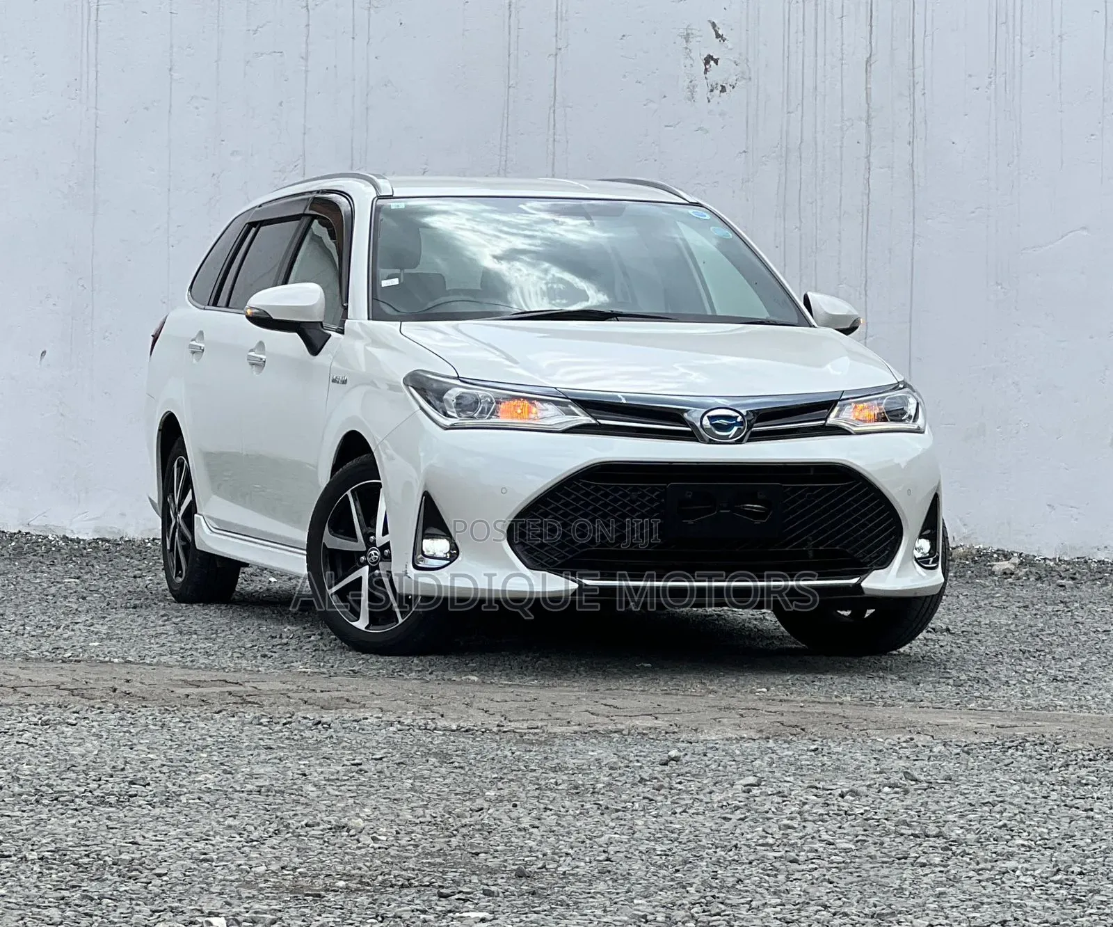 Toyota Corolla Fielder 1.5 Hybrid FWD 2019 Silver