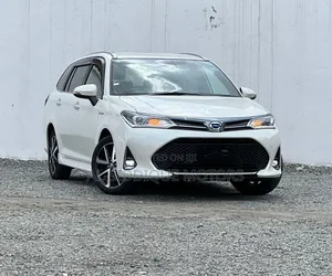 Toyota Corolla Fielder 1.5 Hybrid FWD 2019 Silver
