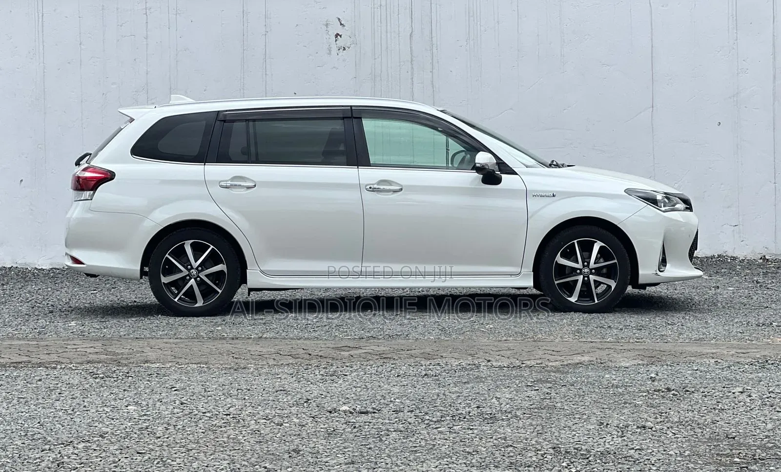 Toyota Corolla Fielder 1.5 Hybrid FWD 2019 Silver