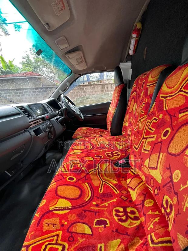 Toyota HiAce 2013 White - thumbnail 8