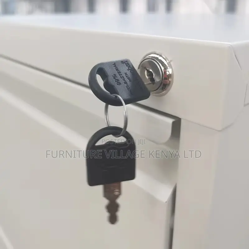 4-Drawer's White File Cabinet With Single Key