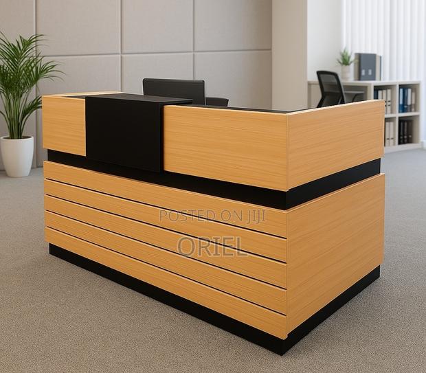 Office Desk : One-Way Executive Office Reception Desk - thumbnail 2