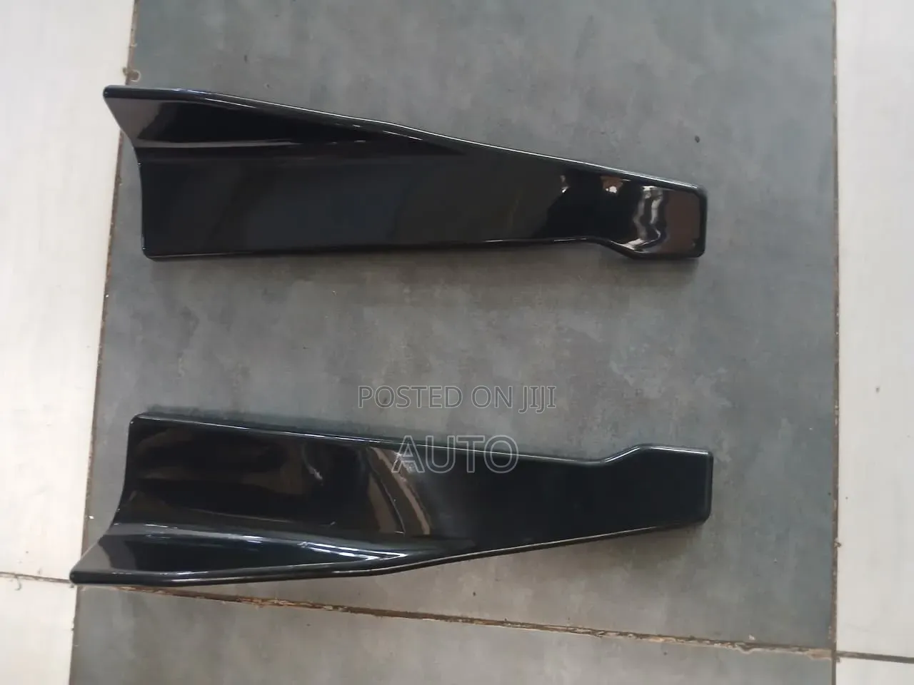 Car Rear Bumper Splitter Canards –Universal Black Diffuser Fins (Pair)