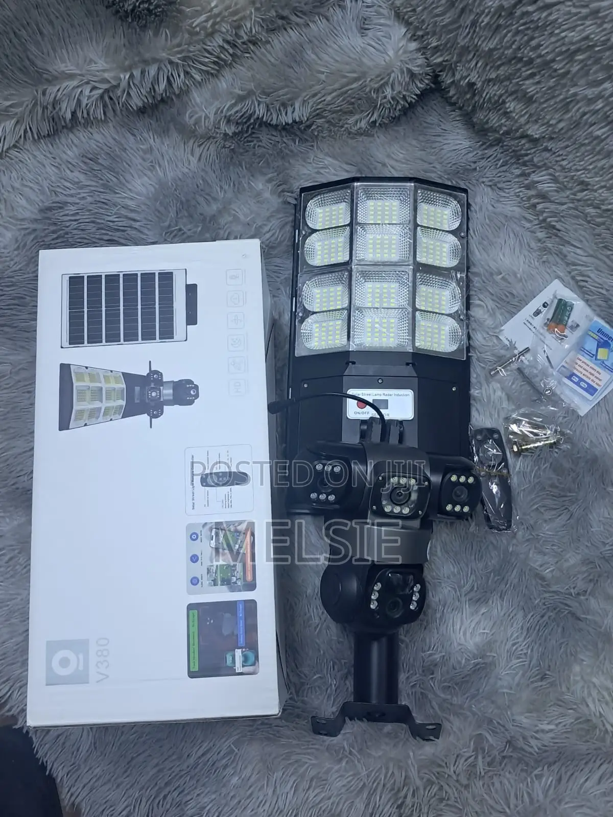 Triple Lens 4g Solar Street Light PTZ Wireless CCTV Security Camera
