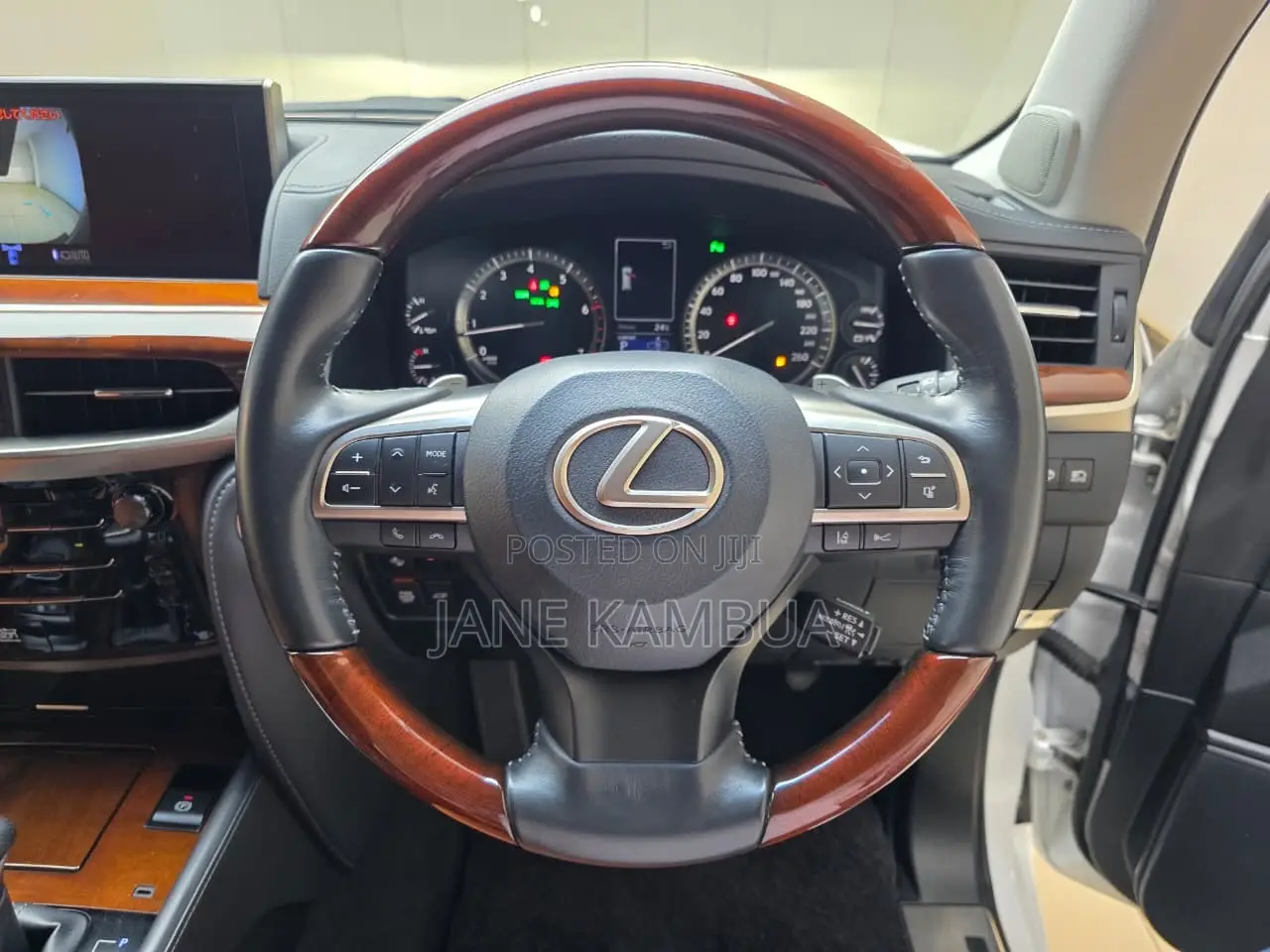 Lexus LX 570 (5 seats) AWD 2019 Pearl