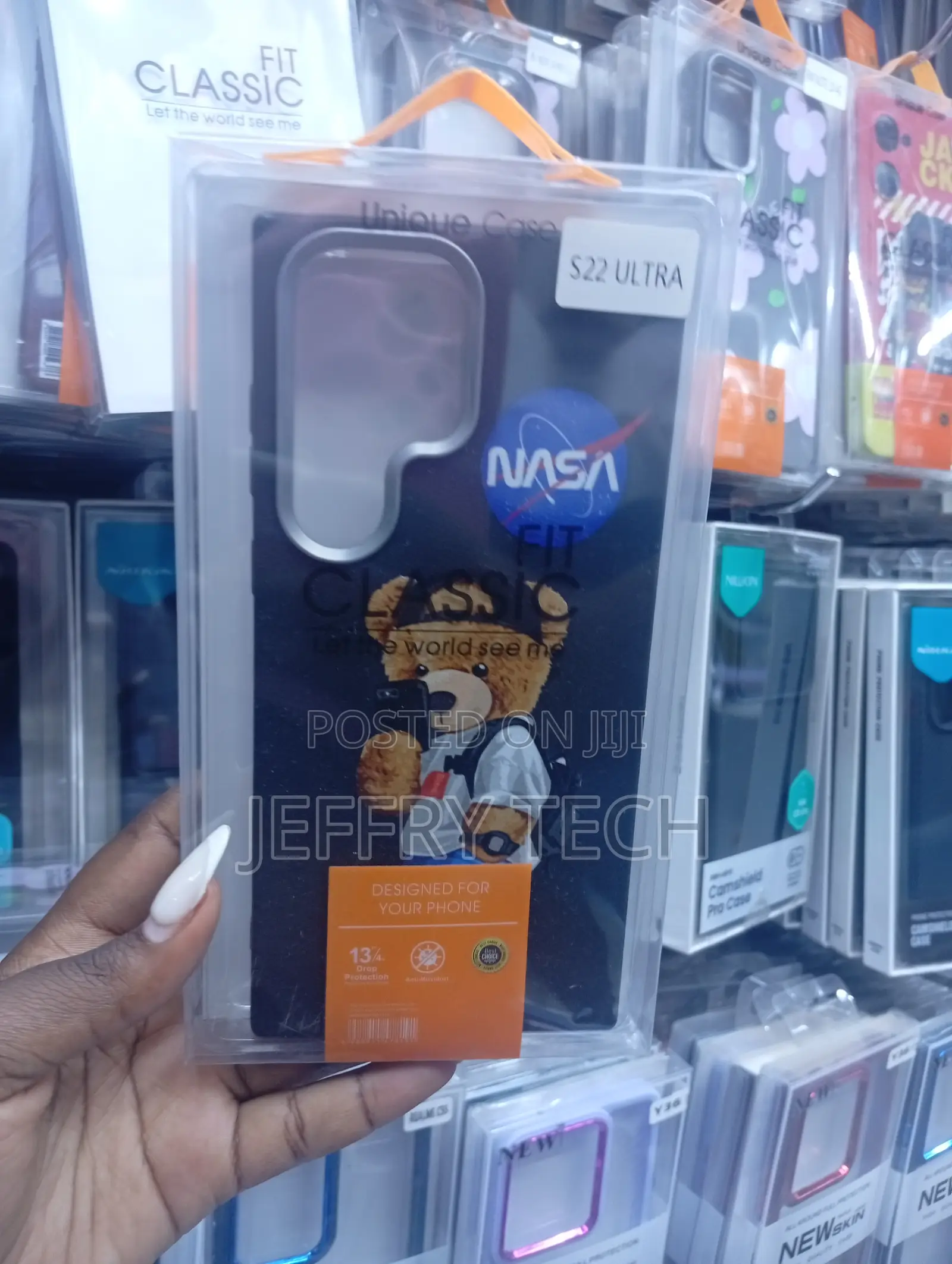 "S22 Ultra, Nasa-Themed Bear Cases