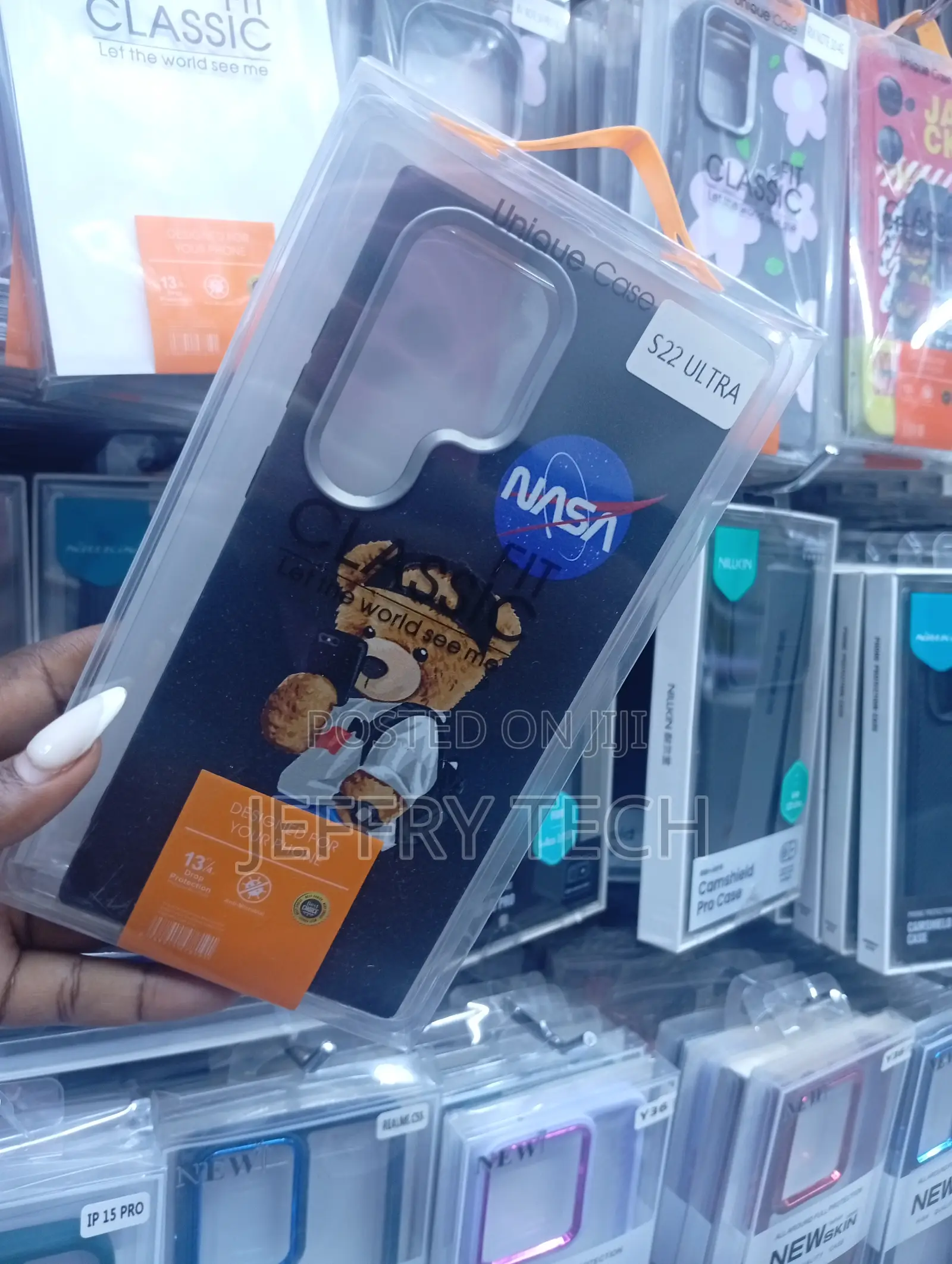 "S22 Ultra, Nasa-Themed Bear Cases