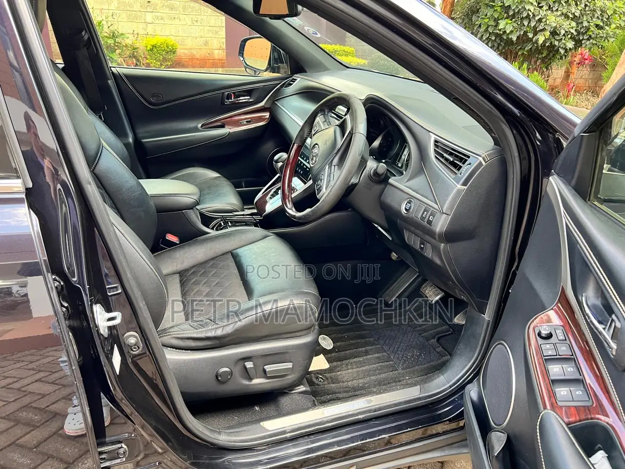 Toyota Harrier 2.0 2017 Black