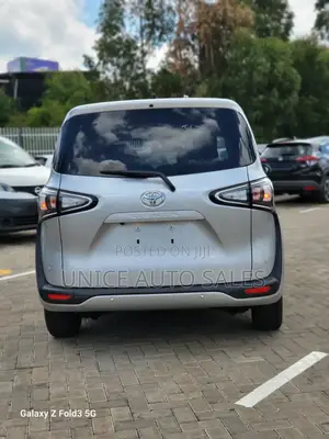Toyota Sienta 2020 Silver