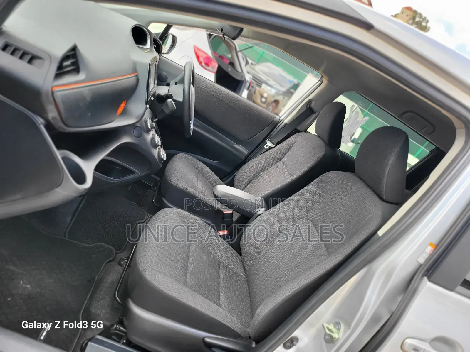 Toyota Sienta 2020 Silver
