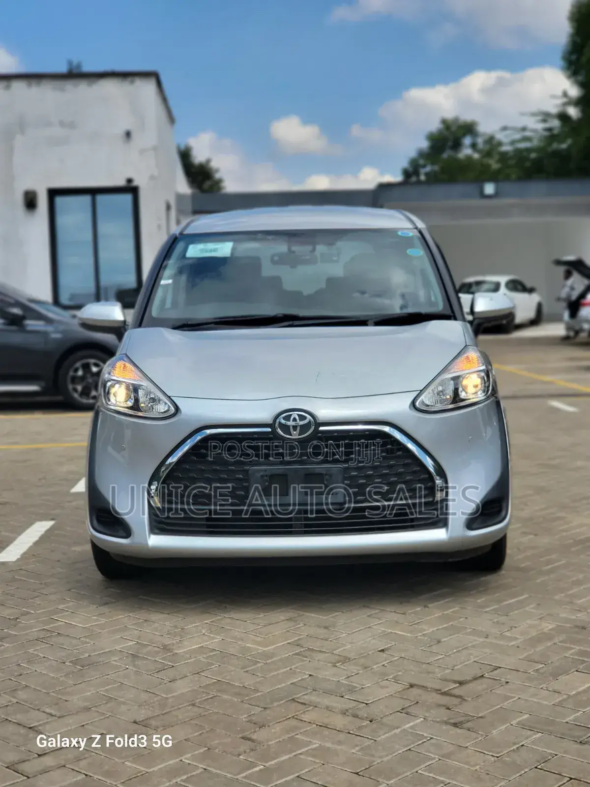 Toyota Sienta 2020 Silver