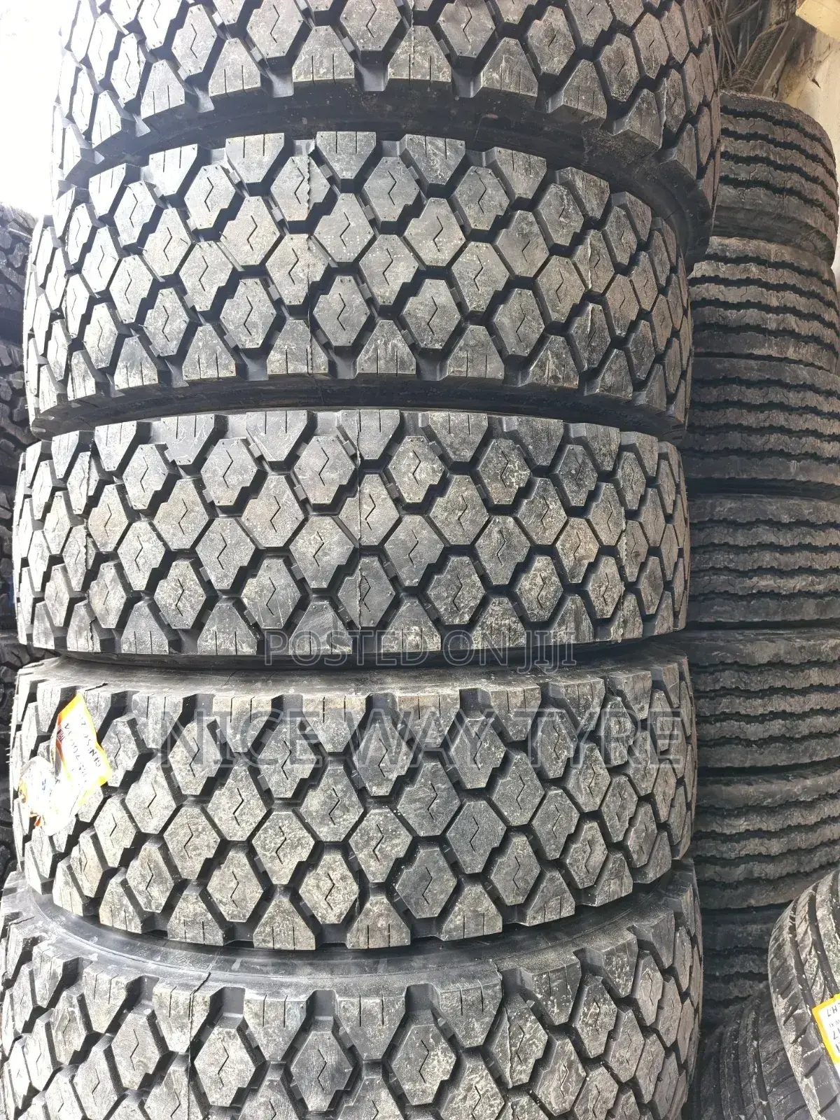 265/70r19.5 Boto Diff