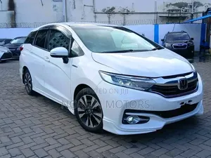 Honda Fit Shuttle 2019 White