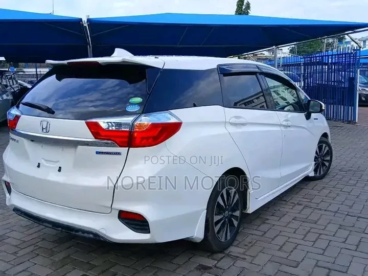 Honda Fit Shuttle 2019 White