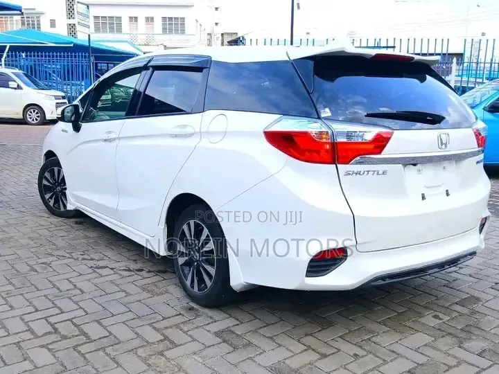 Honda Fit Shuttle 2019 White