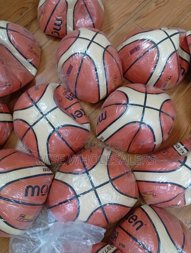 Molten Indoors and Outdoors Gg7x Basketball Ball
