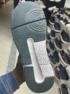 On Cloud Roger Federer Clubhouse Sneakers