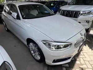 BMW 118i 2018 Off white