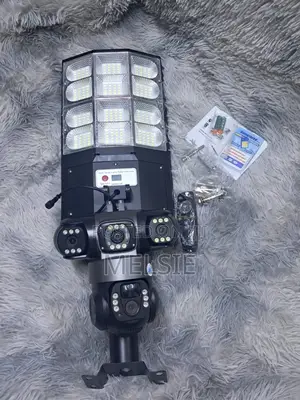 All-in-One Triple Lens 4g Solar Street Light CCTV Camera