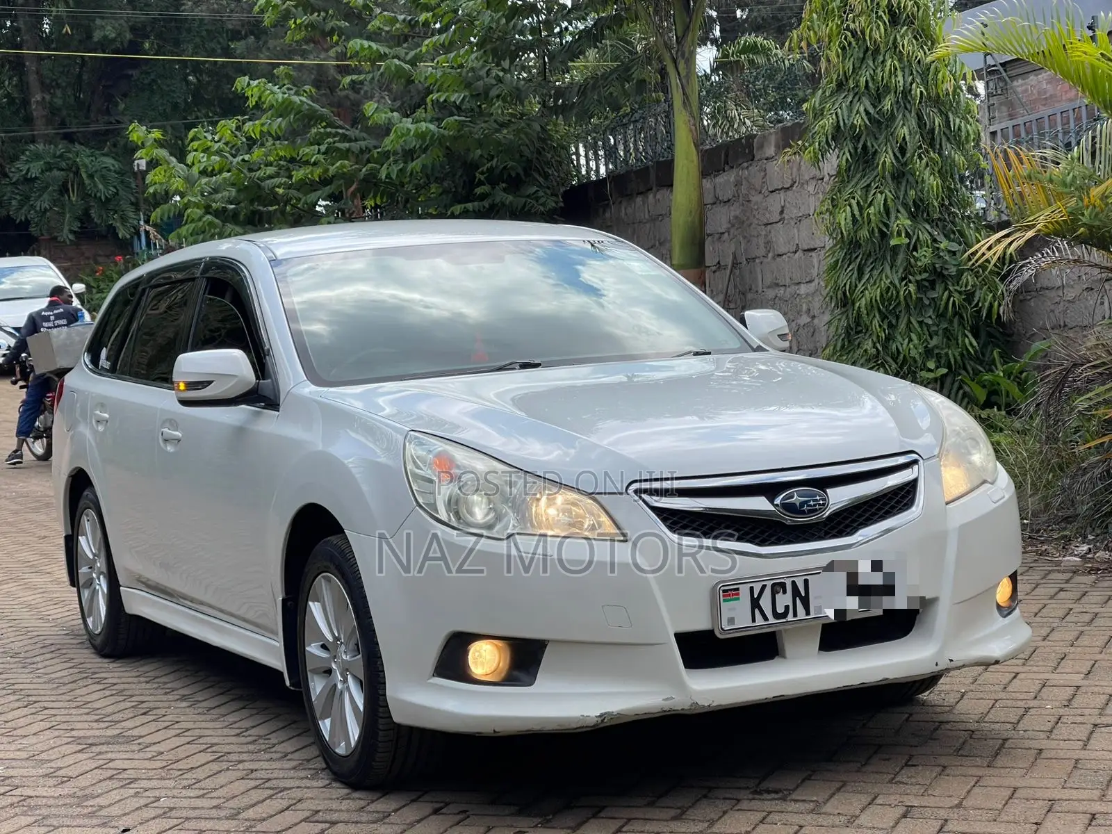 Subaru Legacy 2010 White