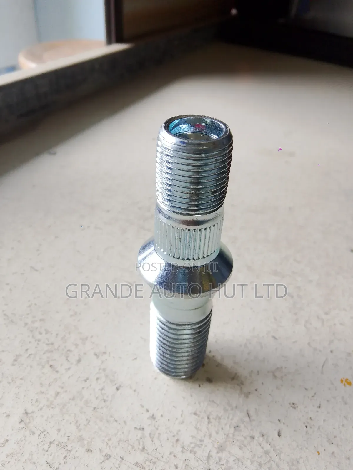 Left Bolt Wheel Stud Hyundai Hd72