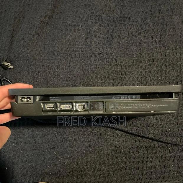 Playstation 4 Slim