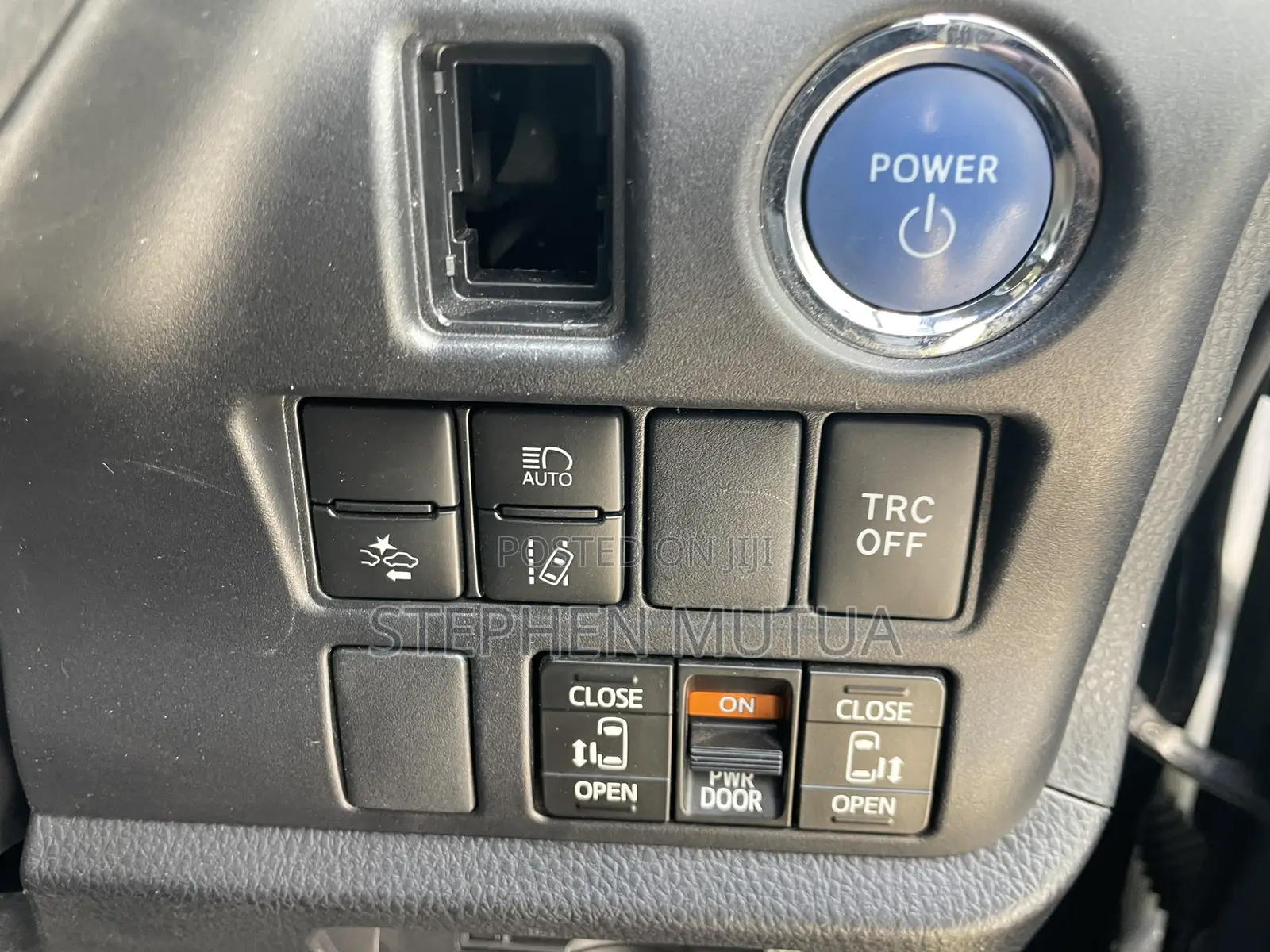 Toyota Noah 1.8 FWD Hybrid (7 seater) 2019 Blue