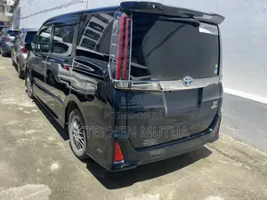 Toyota Noah 1.8 FWD Hybrid (7 seater) 2019 Blue