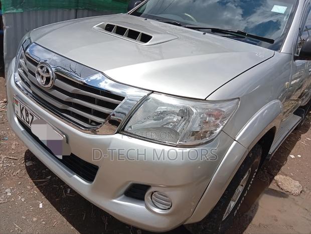 Isuzu Hillux - thumbnail 2