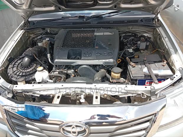 Isuzu Hillux - thumbnail 5