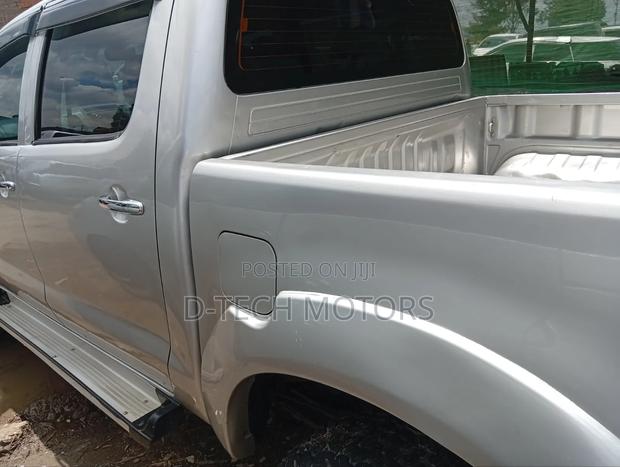Isuzu Hillux - thumbnail 6